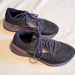 Brooks Adrenaline Running Shoe size 8.5